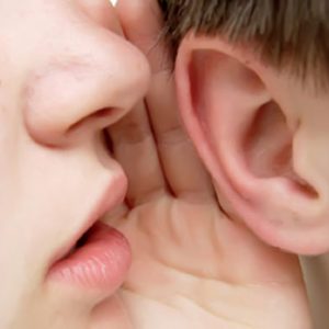 Ini Mengapa Seseorang Senang Berbagi Rahasia Kepada Orang Asing