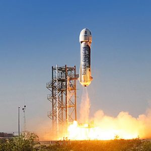 Amazon Uji Coba Roket untuk Bawa Turis ke Bulan