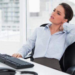 Ini 6 Cara Mengobati Leher Sakit ,Terlalu Lama di Depan Komputer