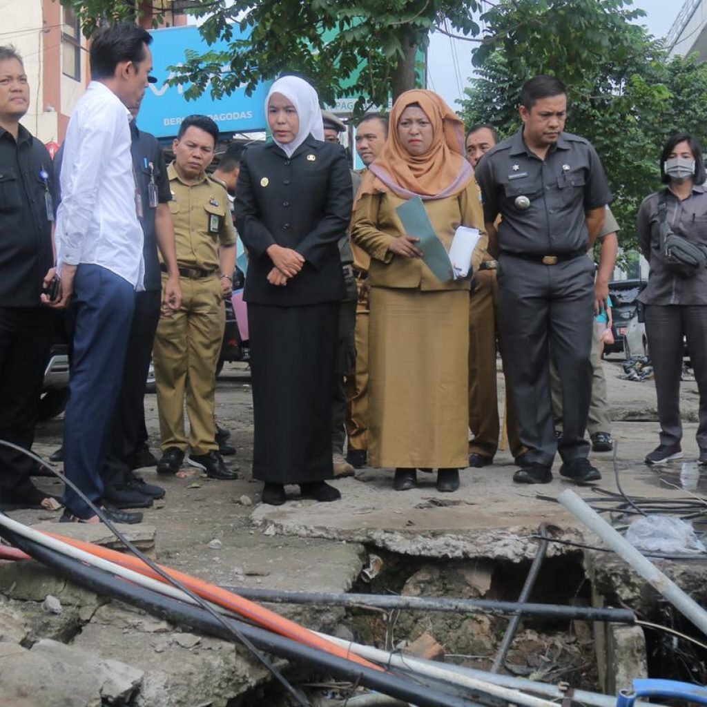 Fitrianti Agustinda Benahi Utilitas Yang Semerawut Serta Ganggu Saluran Air