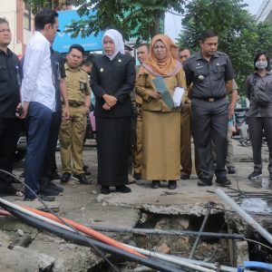 Fitrianti Agustinda Benahi Utilitas Yang Semerawut Serta Ganggu Saluran Air