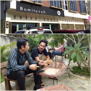 Bernuansa Antik dan Tropis, Kafe Bumi Tu7uh Sediakan Menu Asia dan Eropa