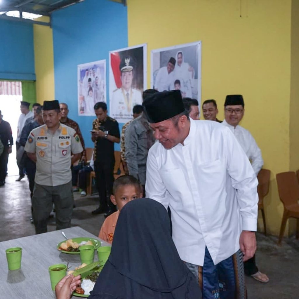 Gubernur Sumsel Makan  Bersama Fakir Miskin di Rumah Duafa