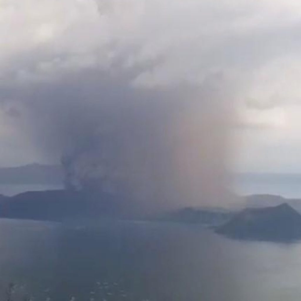 Gunung Taal Erupsi, Bandara Filipina Ditutup