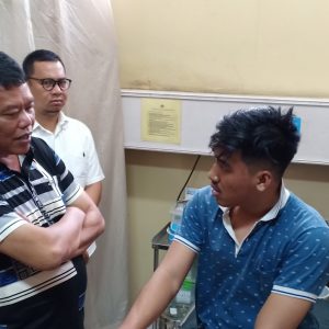 Hendak Ditangkap Pria Ini Coba Tusuk Polisi