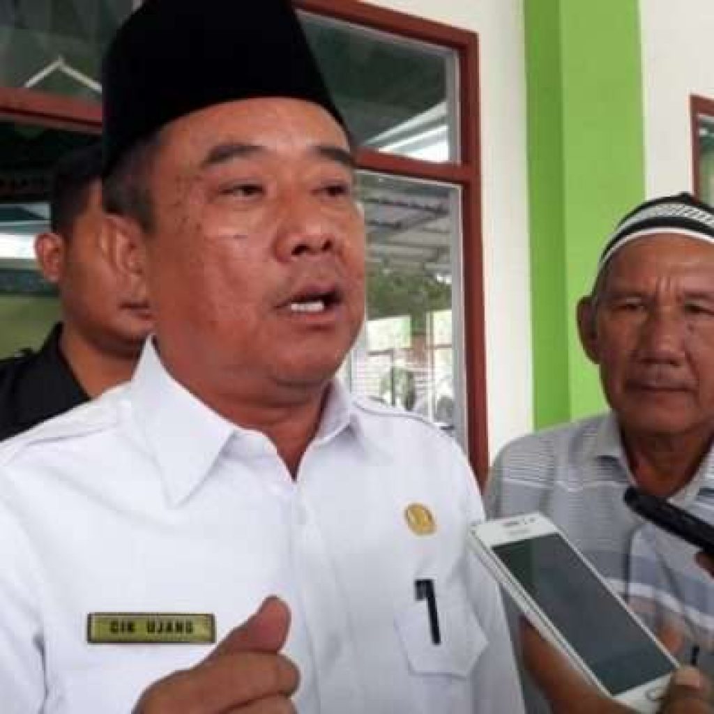Bupati Lahat Hadiahkan Umroh Bagi Dua Beradik Ini