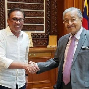 Anwar Ibrahim Copot Dua Petinggi PKR,Imbas Mundurnya Mahathir