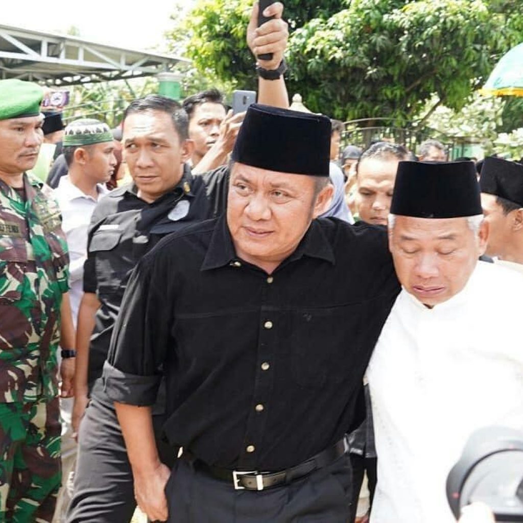 Hadiri Pemakaman Istri Bupati OKU Timur, Herman Deru : Kami Kehilangan Orang Baik