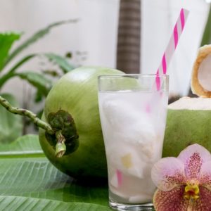 Ini 3 Cara Konsumsi Air Kelapa Bisa Turunkan Kolesterol