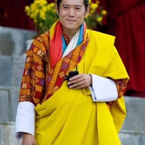 Tanam Pohon dan Adopsi Anjing Liar Kado Ultah Untuk Raja Bhutan