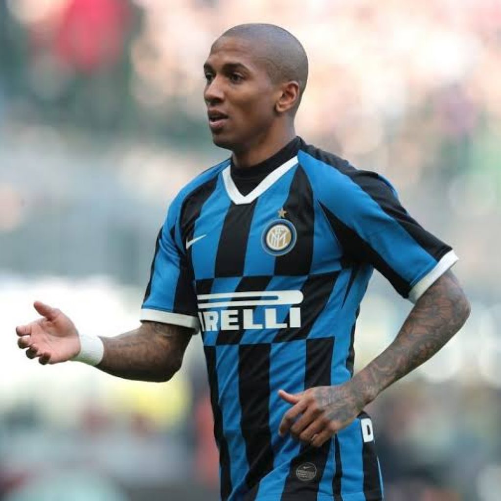 Faktor  Antonio Conte, yang Buat Ashley Young Datang ke Inter Milan