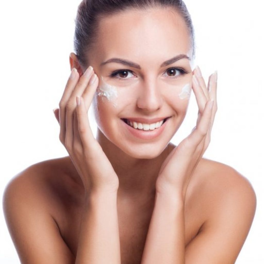 Sunscreen Dulu Atau Moisturizer ? Ini Urutan Pemakaian yang Benar