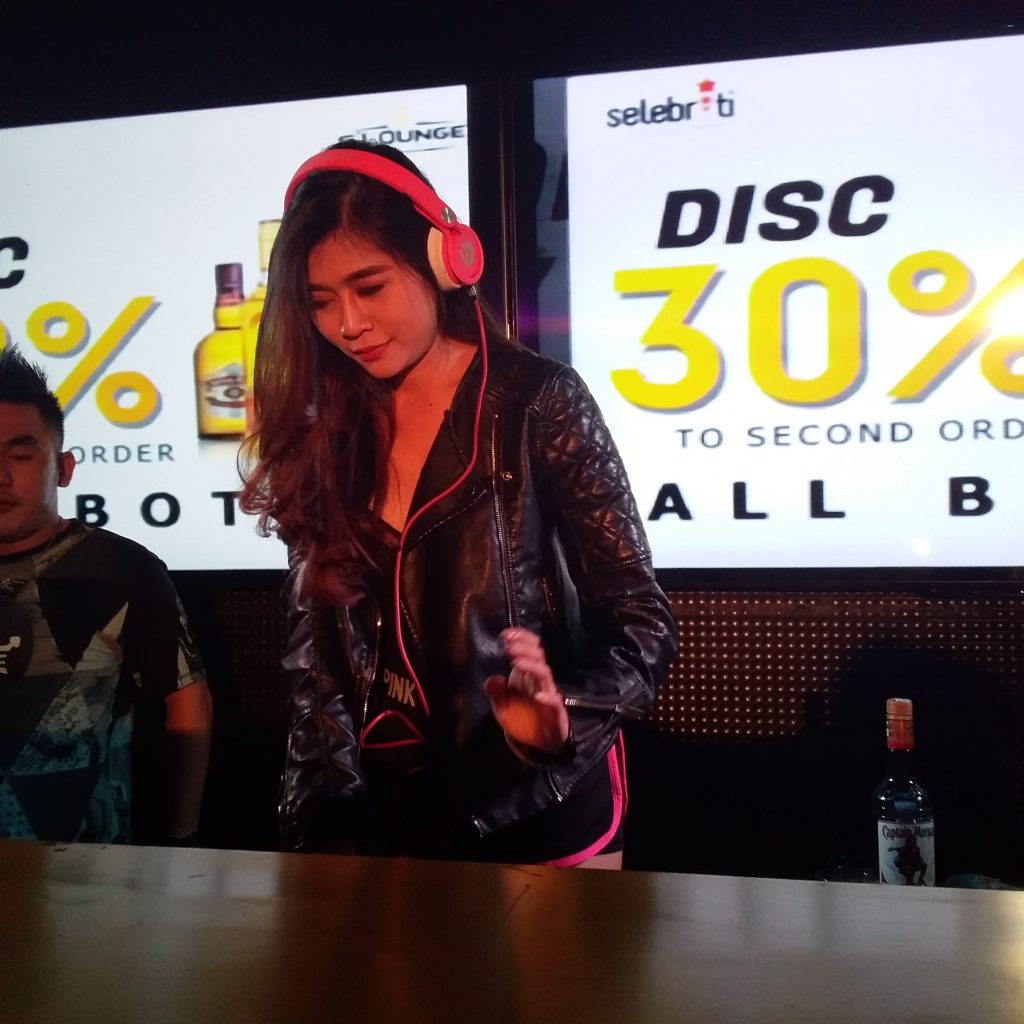 DJ Dewi Widia Yang Juga Bintang Sinetron