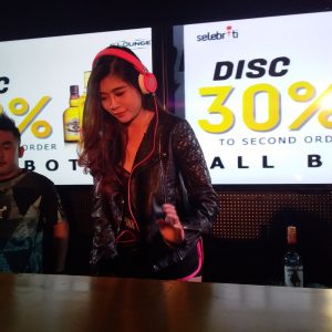DJ Dewi Widia Yang Juga Bintang Sinetron