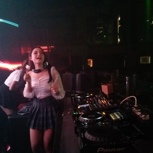 Sarah Haeyo Terkesan Dengan Kemegahan Tempatnya Tampil