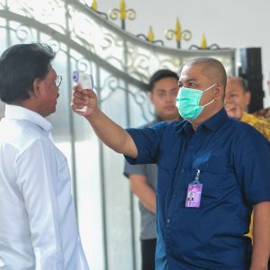 Suhu Tubuh Diukur Sebelum Masuk ke Istana Presiden RI