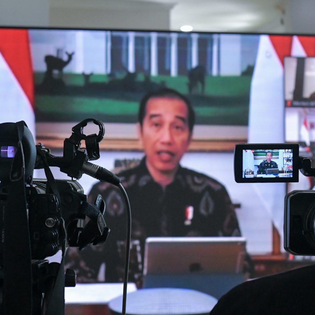 Jokowi Berikan 6 Bantuan : Kartu Sembako, Hingga Listrik Gratis Selama 3 Bulan