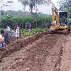 TMMD Reguler 107 Kodim 0722/Kudus Jadi Hiburan Anak-Anak