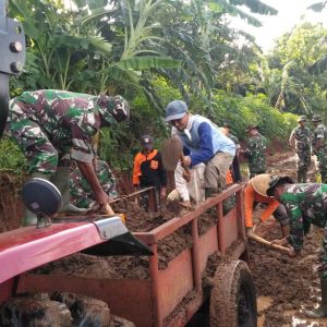 Semangat Pantang Menyerah Warga dan Satgas TMMD 107 Kodim Kudus