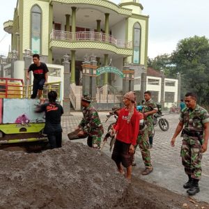 Resik Resik Masjid Bersama Warga.