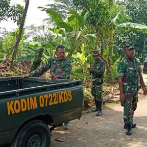 Prajurit TNI dari Kodim 0722/Kudus Melanjutkan Pembangunan Jalan