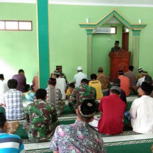 Satgas Pra TMMD Tunaikan Shalat Jumat Bersama Warga Desa Kedungsari