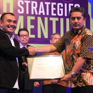 Erwin Tanjung Raih Penghargaan di Ajang IMA