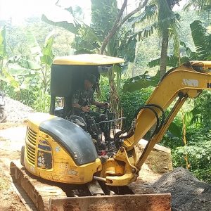 Turun Kelokasi TMMD Komandan Kodim 0722 / Kudus Mengecek Eskavator