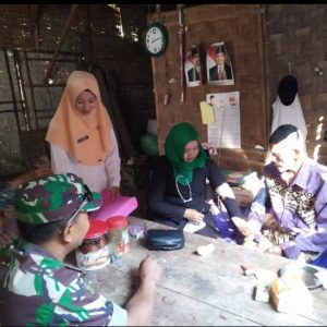 Kepedulian Kesehatan Satgas TMMD Kepada Para Lansia