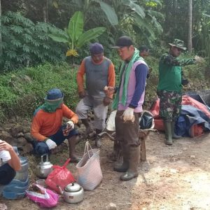 Lewat Program TMMD Pengecoran Jalan tetap Jalan