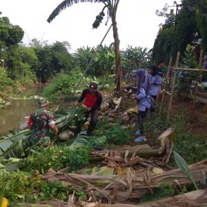 TNI Ajak Warga Turun Sungai Imbangi Satgas TMMD Di Lapangan