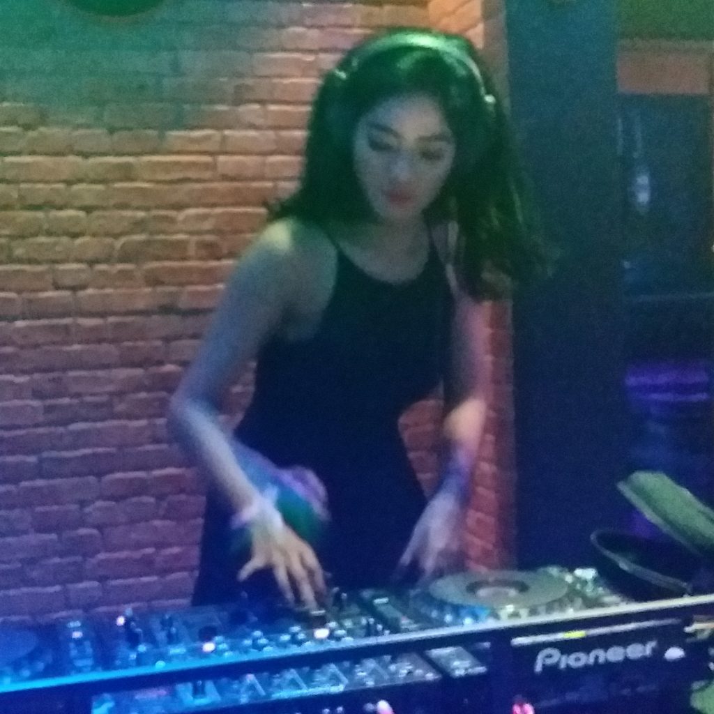 Ayudhya Senang Jadi DJ Perdana di Homebase Dine