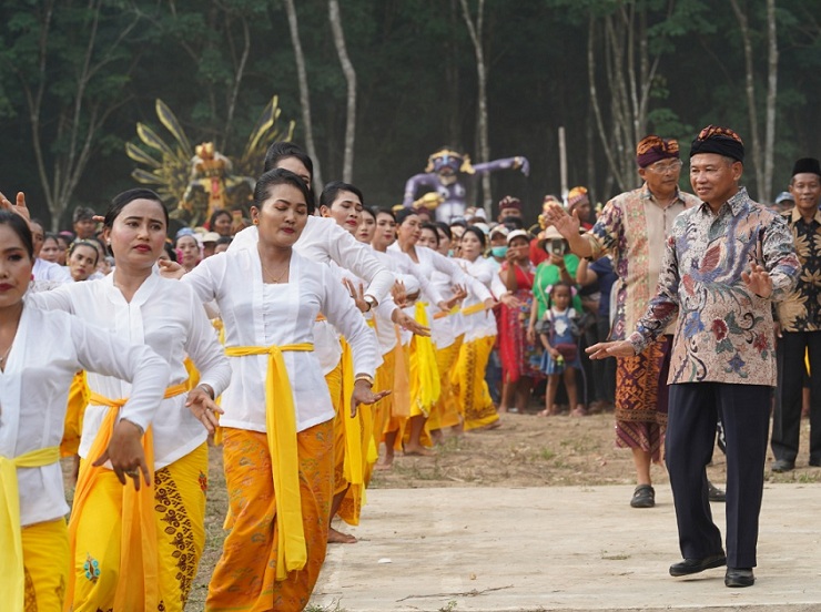 Bupati OKU Timur Buka Festival Ogoh Ogoh