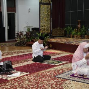 Pemprov Gencar Lawan Corona, Gubernur Sumsel Gelar Salat Hajat