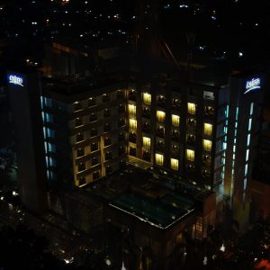 Serukan solidaritas Lawan Corona, Hotel Di Palembang Nyalakan Lampu Berbentuk Cinta