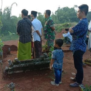 Melaksanakan Ta’ziah Dan Bersilaturahmi Dengan Warga