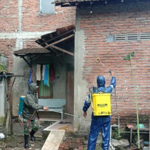 Satgas TMMD Reguler 107 Turut Serta Dalam Penyemprotan Virus Corona