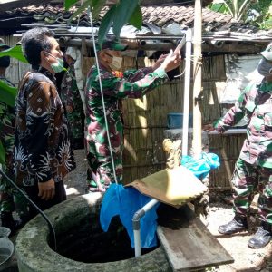 Dandim Kudus Ajak Kepala Desa Lihat Halaman Belakang Mbah Wagimah