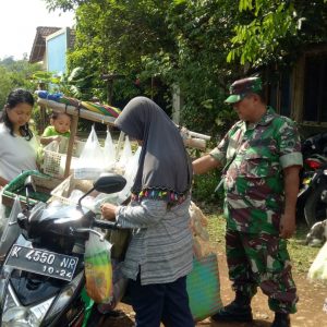 Pedagang Keliling Di Lokasi TMMD Ke-107 Semakin Ramai