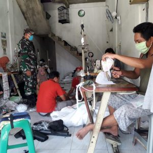 TMMD Ke-107 Gairahkan Wira Usaha Bordir Di Desa Kedungsari