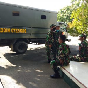 Armada Truk Militer Siap Mengangkut Anggota Satgas TMMD 107