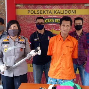 Kedapatan Bawa Sajam yang Disimpan di Jaket Ojol, Pria Ini Ditangkap