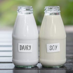 Mana yang Lebih Bernutrisi,Susu Sapi vs Susu Kedelai