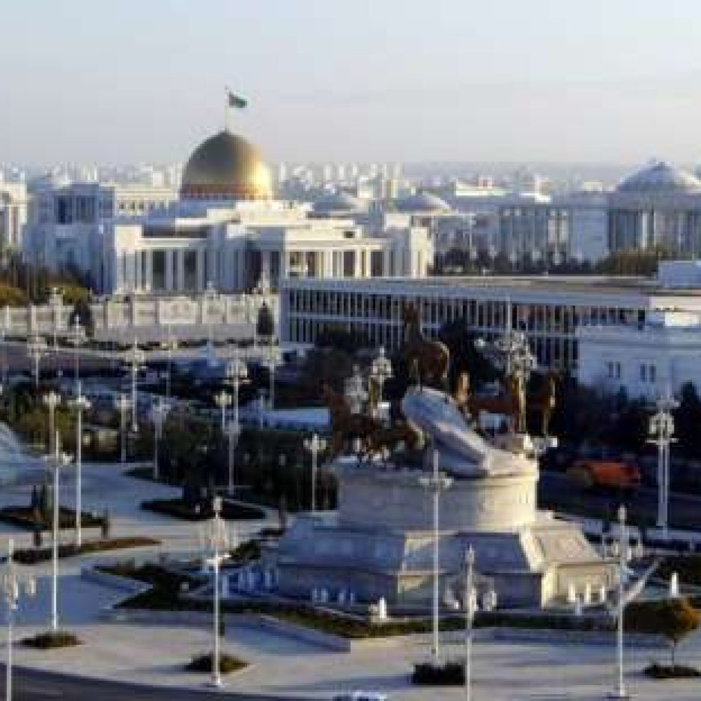 Warga Turkmenistan Gladi Resik Berdekatan,Memperingati Hari Kesehatan Dunia.