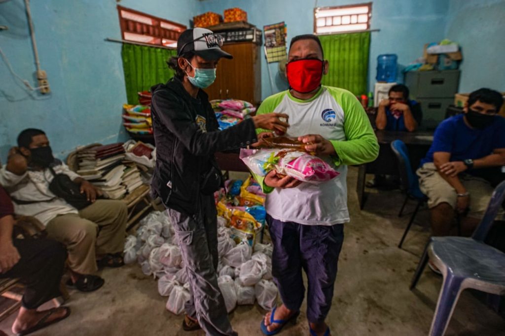 Di Tengah Pandemi Covid-19, PFI dan XL Axiata Salurkan Sembako Bagi Penyandang Disabilitas