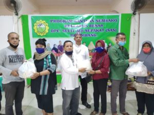 SAS Palembang Bagikan 400 Paket Sembako Warga Terdampak Covid-19