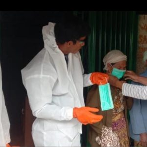 Putuskan Mata Rantai Covid-19, Desa Tebing Abang Gencar Bagikan Masker Gratis Bagi Masyarakat