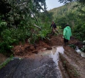 Longsor Kembali Timbun Jalan Di Sumsel