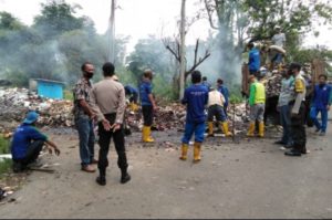 Jorok ! Jalan Lingkar Lahat Dipenuhi Tumpukan Sampah