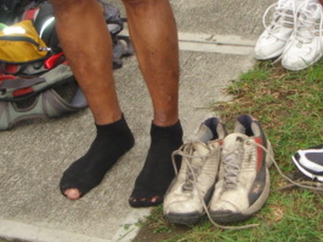 Lebih Sehat Lari Nyeker Atau Pake Sepatu?